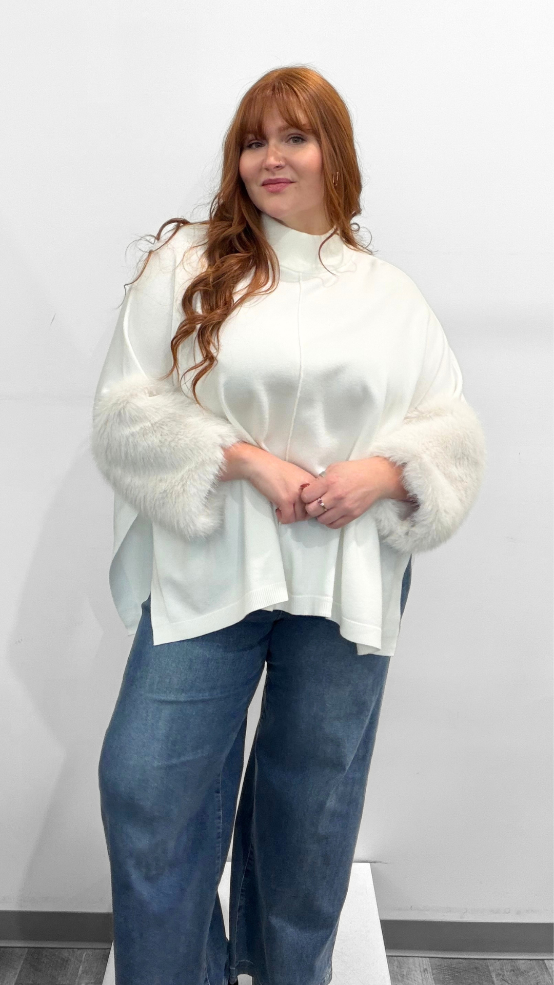 Frank Lyman Cape W/Fur