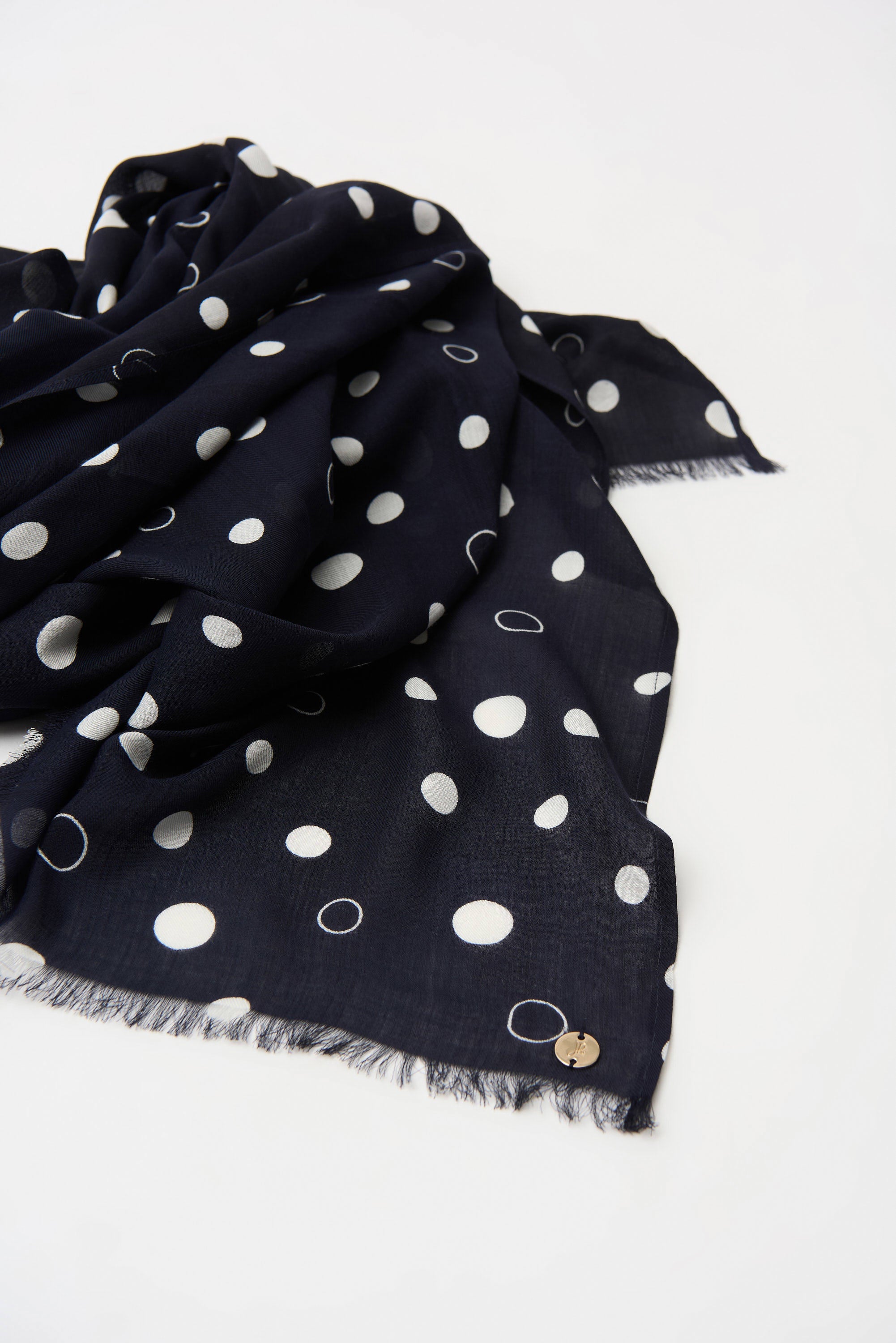 Joseph Ribkoff Scarf