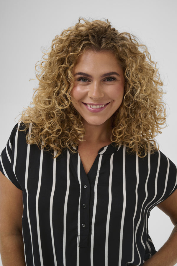 Kaffe Curve Sida Wing Sleeve Blouse
