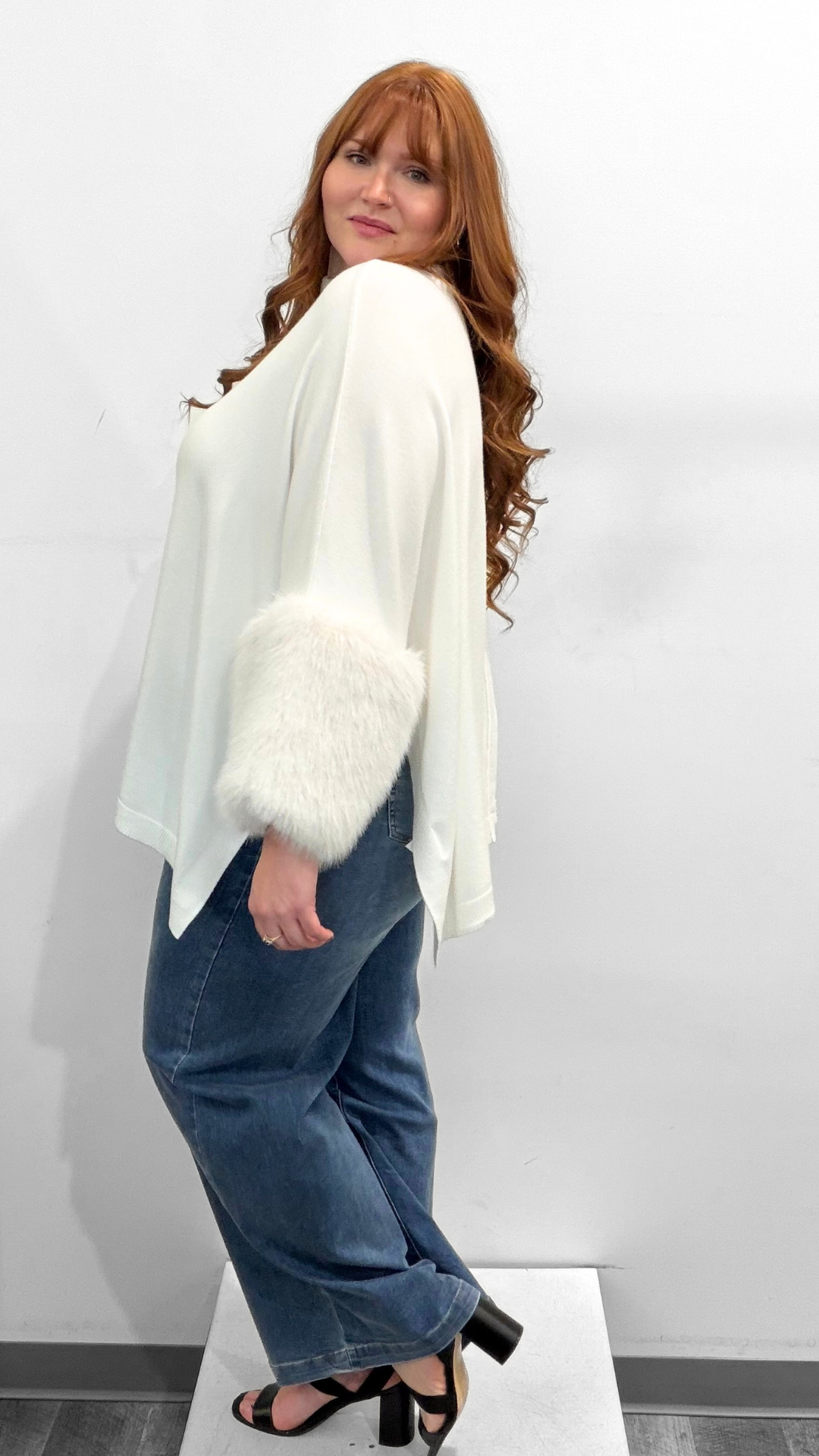 Frank Lyman Cape W/Fur