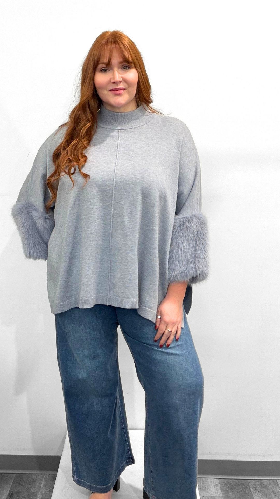 Frank Lyman Cape W/Fur