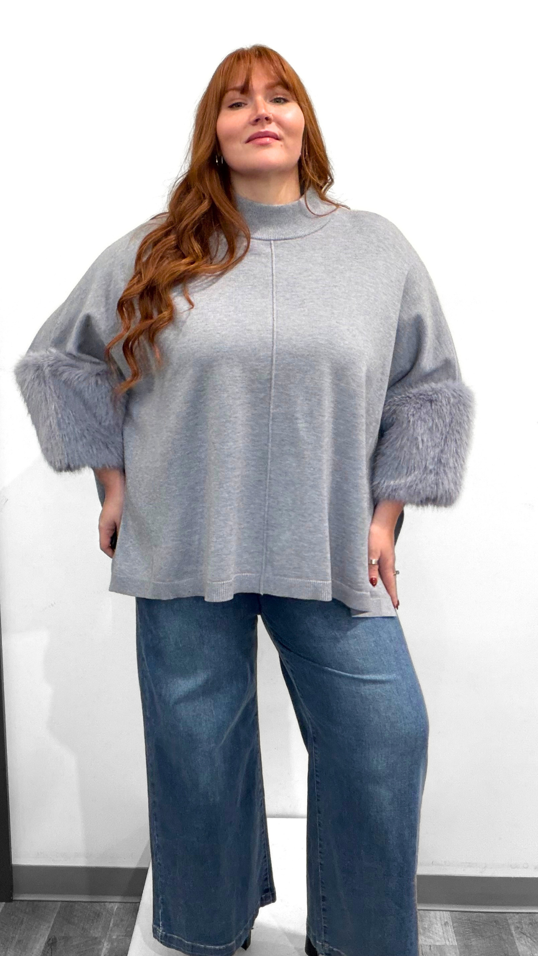 Frank Lyman Cape W/Fur