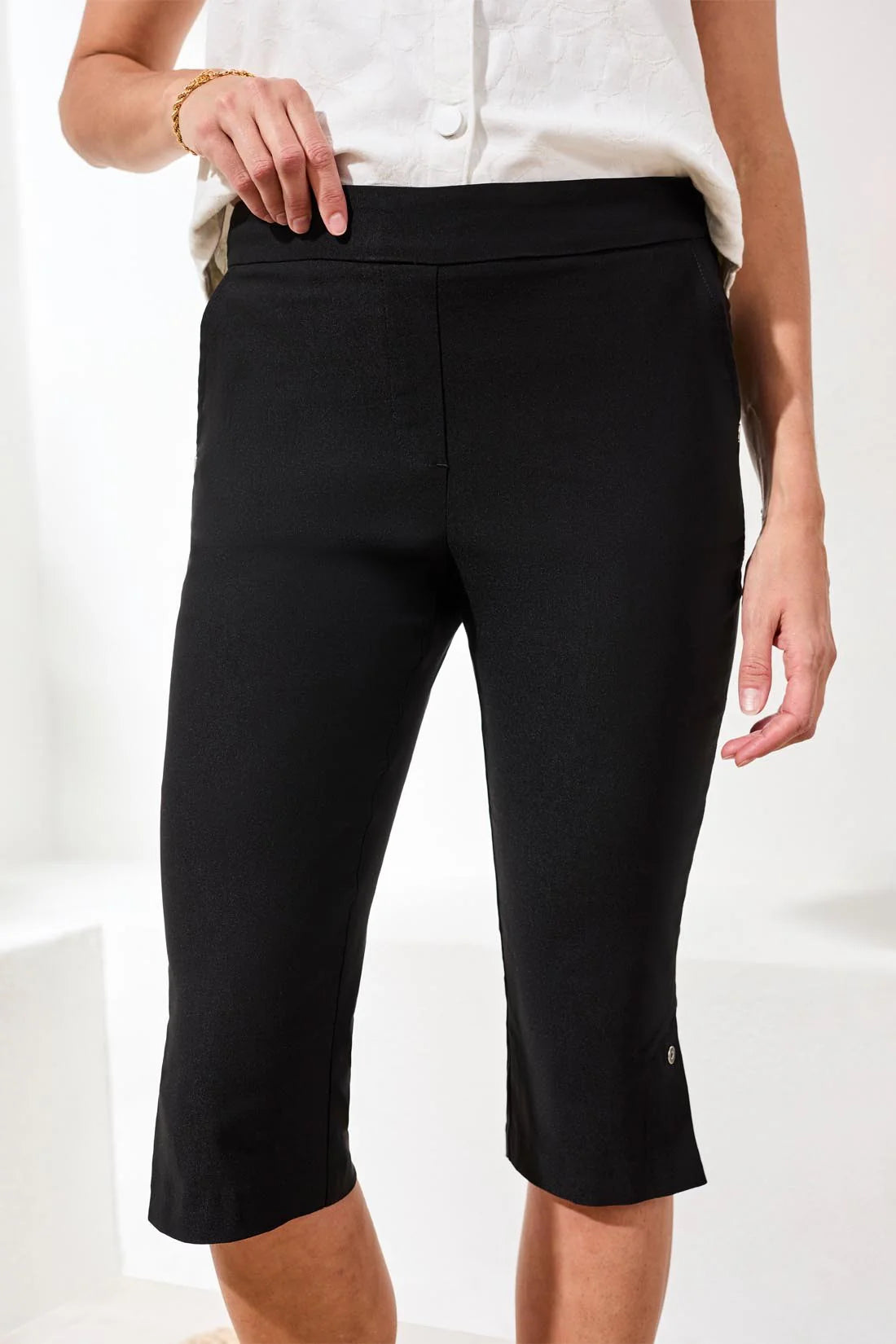 Tribal Flatten It Short Capri
